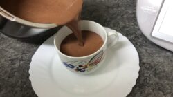 Chocolate a la taza con thermomix en solo 10 minutos/realizado por Justa Molina