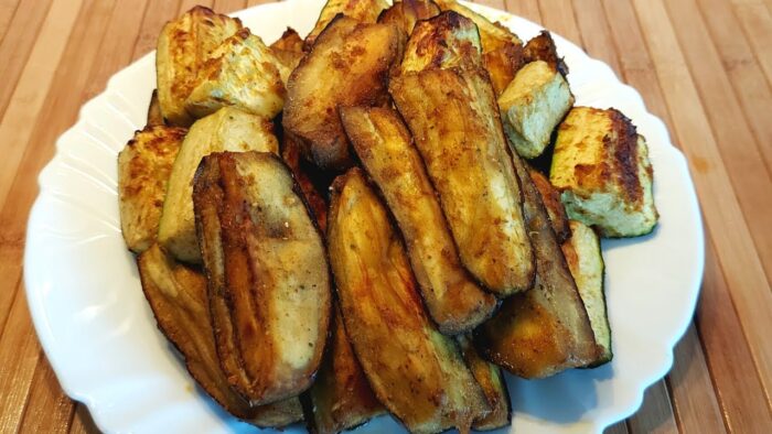 Deliciosa berenjena frita y calabacín en freidora de aire. @Recetaslinakysylenko