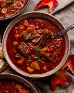 Goulash húngaro (sopa de estofado de ternera) |  RecetaTin Eats