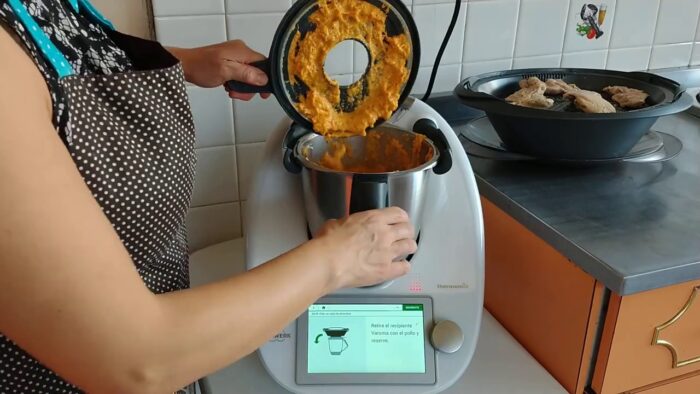 POLLO EN SALSA DE ALMENDRAS con THERMOMIX TM5 y TM6