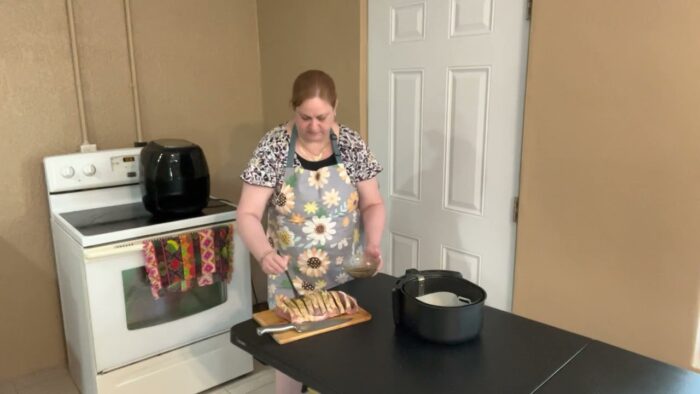 Preparando un lomo de cerdo para hacerlo asado en la freidora de aire