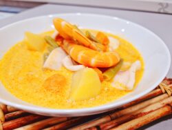 Curry thai de langostinos y calamares