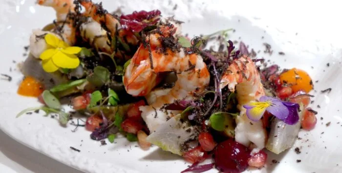Ensalada de verduras y langostinos con vinagreta de champán