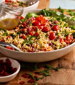 Ensalada Risoni / Orzo con trocitos crujientes de salami