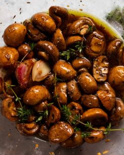 Champiñones marinados balsámicos |  RecetaTin Eats