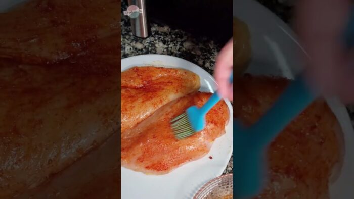 Cómo preparar PECHUGAS de pollo en la FREIDORA DE AIRE 🍗 #short #freidoradeaire #airfryer