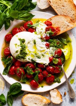 Ensalada Burrata De Tomate Bursty |  RecetaTin Eats