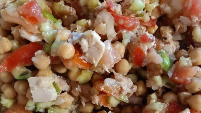 Ensalada de garbanzos, fácil y rico con Thermomix