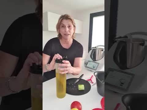 Hoy preparo gazpacho de manzana con thermomix.