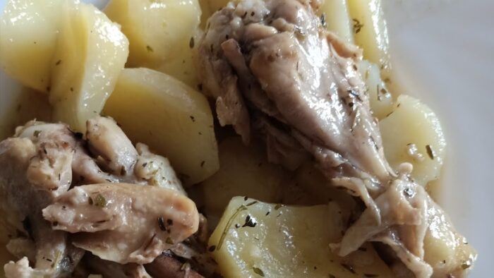 Muslitos de pollo guisados con patatas,fácil y rico con Thermomix