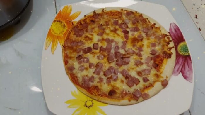Pizza precocinada en freidora de aire