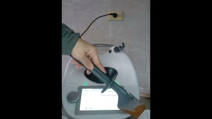Turrón de chocolate con almendras, fácil y rico con Thermomix