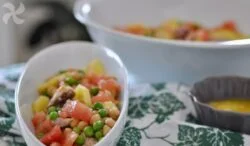 Ensalada de legumbres y caballa con vinagreta de cebolla