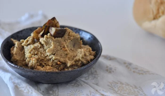 Paté vegano de berenjena y cacahuetes
