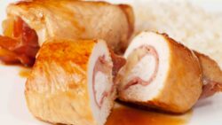 Receta de rollitos de pollo con jamón, queso y frutos secos