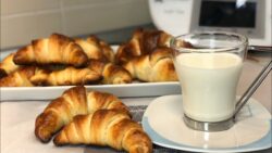 BOLLOS DE PAN CON FORMA DE CROISSANT THERMOMIX