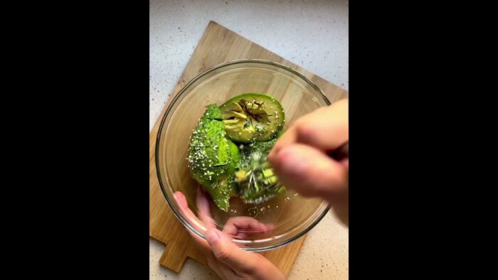 Nachos caseros en freidora de aire, con guacamole