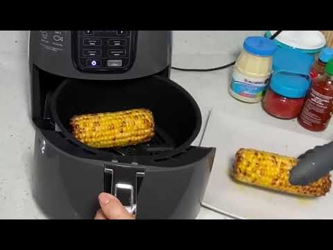 Probando la freidora para hacer elotes