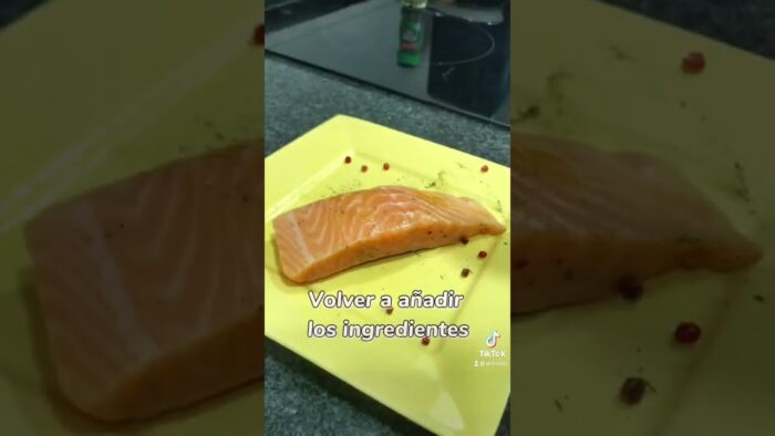 Salmón con eneldo y pimienta rosa en freidora de aire / air fryer
