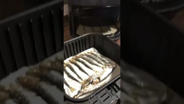 Sardinas en Airfryer o freidora de aire sin olores y sin manchar.