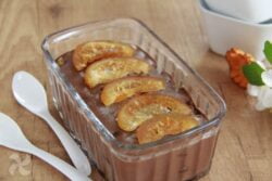Helado de chocolate negro y naranja confitada