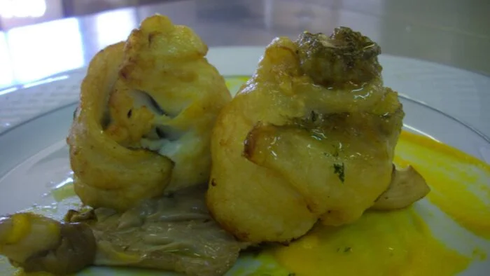 Popietas de tilapia en salsa de pimiento verde