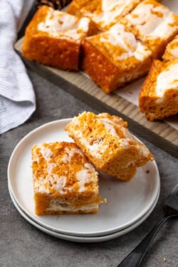 Pumpkin Cream Cheese Bars | Cookies and Cups