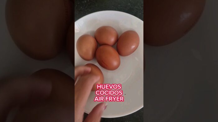 Cómo hacer HUEVOS COCIDOS en air fryer | Huevos en freidora de aire #huevosfreidoraaire #airfryer