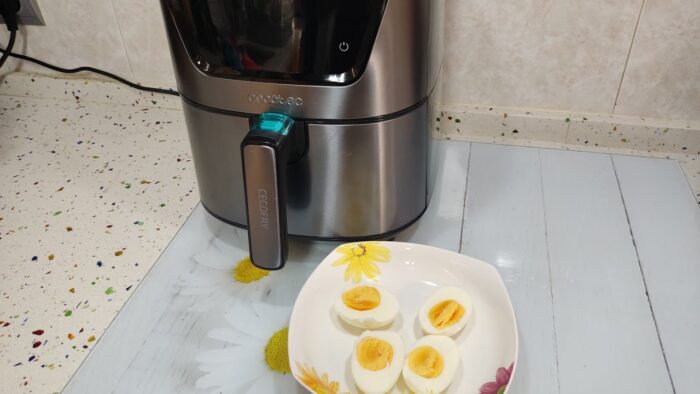Huevos cocidos en la freidora de aire