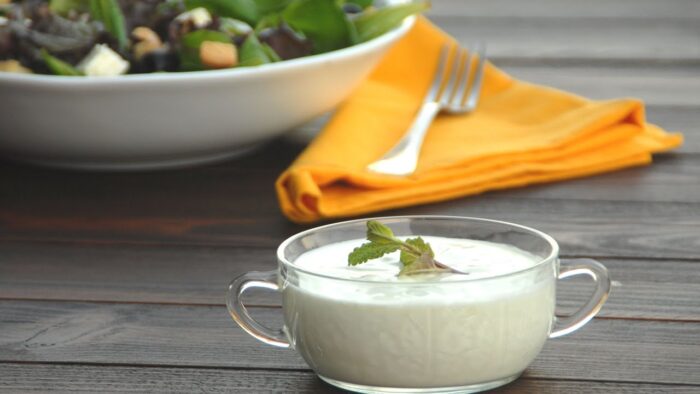 Salsa ligera de yogur para ensaladas con o sin Thermomix | Receta facil