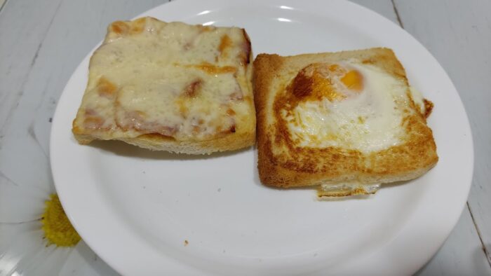 Sandwich de bacon, huevo y queso en freidora de aire