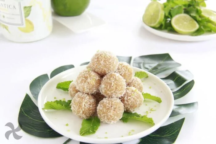 Bolitas tropicales de piña, macadamia y lima