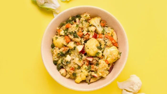 Ensalada de escalivada con arroz de coliflor