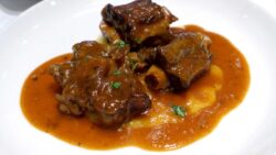 Guiso de ternera con salsa de chirivías