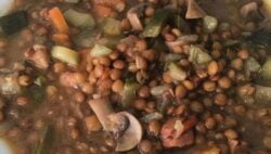Lentejas con chirivías y setas de cardo