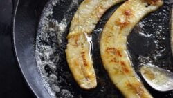 Plátanos caramelizados en panela