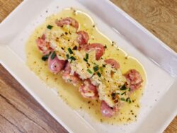 Salchichas al vino blanco