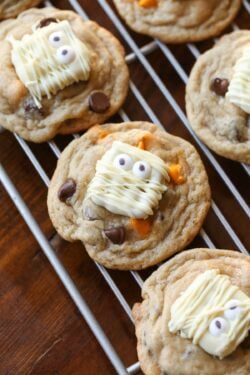 Halloween Mummy Cookies | Cookies and Cups