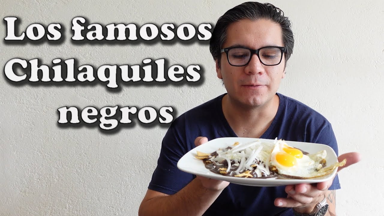 Chilaquiles negros Salsa picante de frijoltotopos freidora de aire