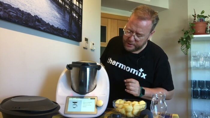 Guiso de Sepia con Patatas ”Papas con Chocos”(Huelva) con Thermomix y José Ángel.