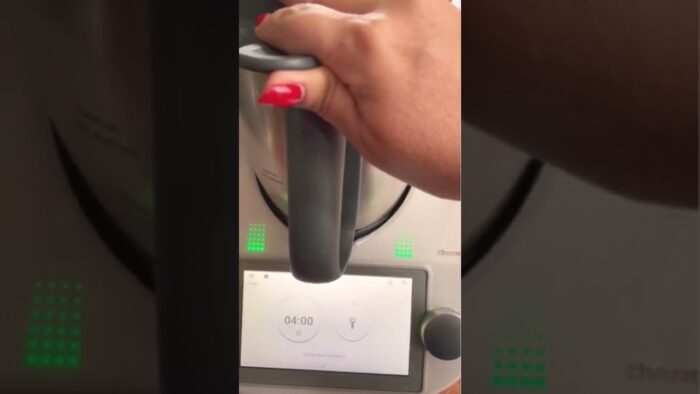 Pelando papas con Thermomix
