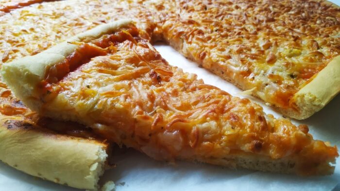 Pizza Cinco Quesos en Thermomix / Fácil / Receta explicada paso a paso