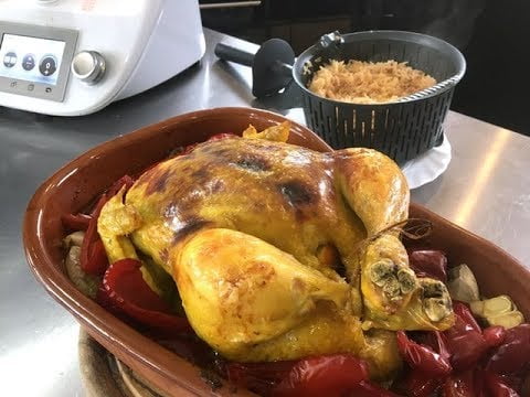 Pollo asado al Varoma ® con Thermomix ® y guarnición de arroz rosa