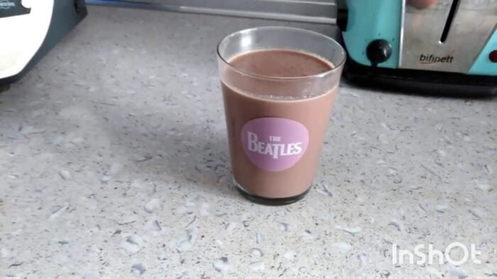 Receta thermomix chocolate caliente con polvos de cereales y galletas.