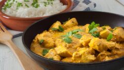 Recetas Thermomix ® TM5 – Pollo con piña al curry en papillote
