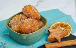 Buñuelos de limón con azúcar y canela