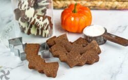 Galletas danesas de chocolate con forma de murciélagos