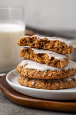 Iced Oatmeal Cookies | Cookies and Cups