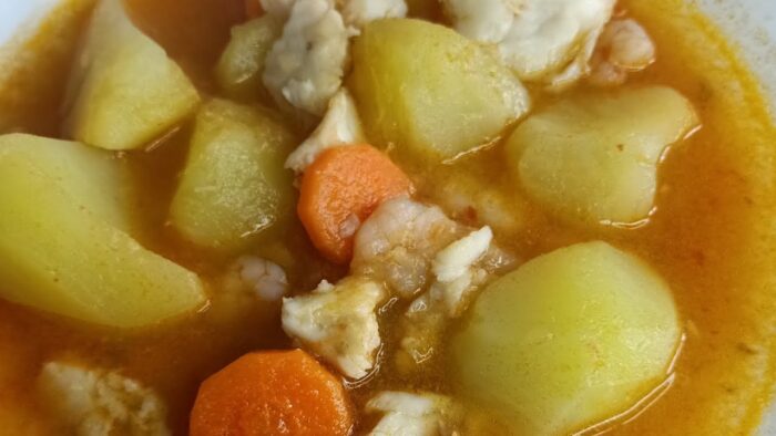 Guiso de patatas marinero , fácil y rico con Thermomix