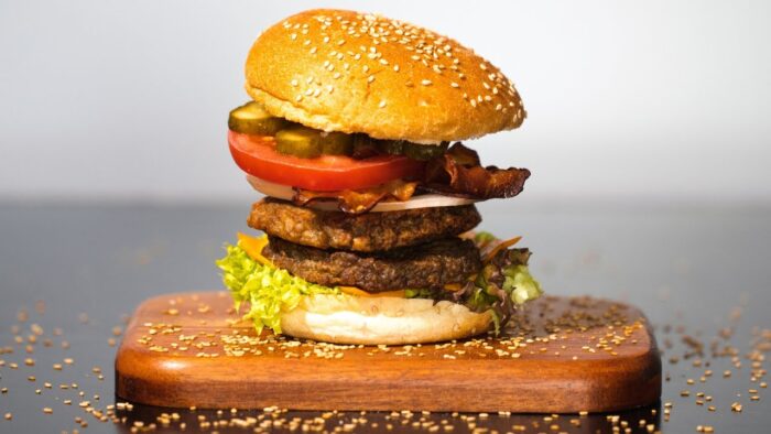 HAMBURGUESA CONGELADA EN FREIDORA DE AIRE ​🍔| FÁCIL, RÁPIDA, JUGOSA y SALUDABLE 🔥